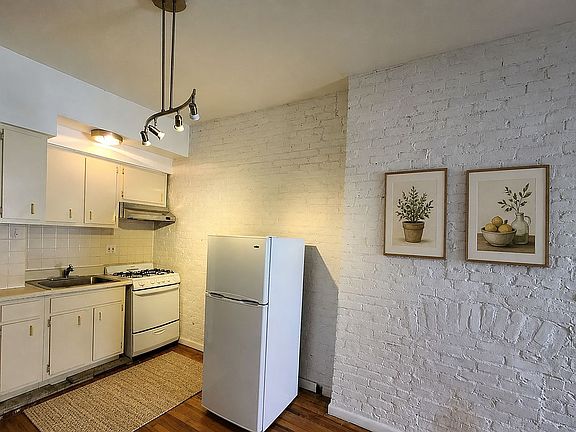 2nd image of 152 E 83rd St APT 4D