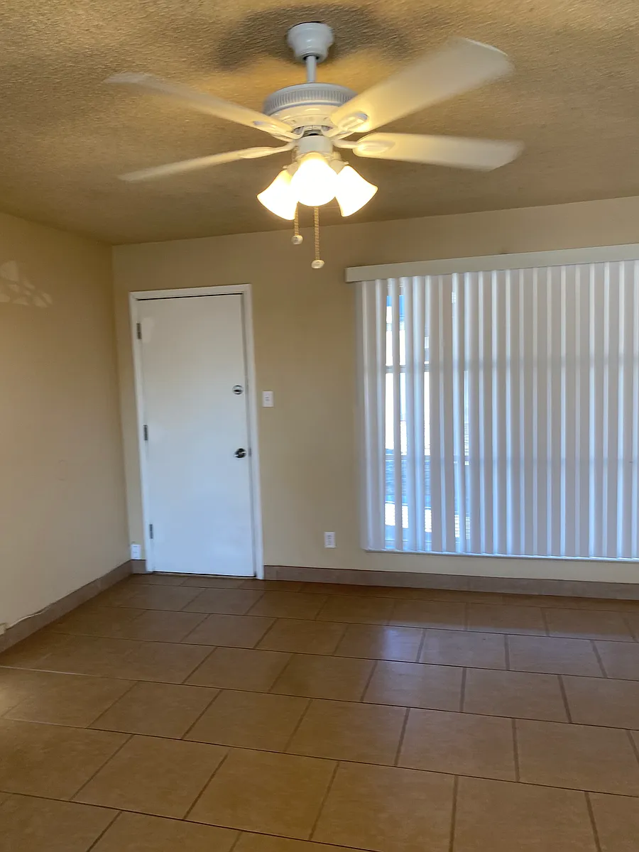 Building Photo - 900 Ridgecrest Dr