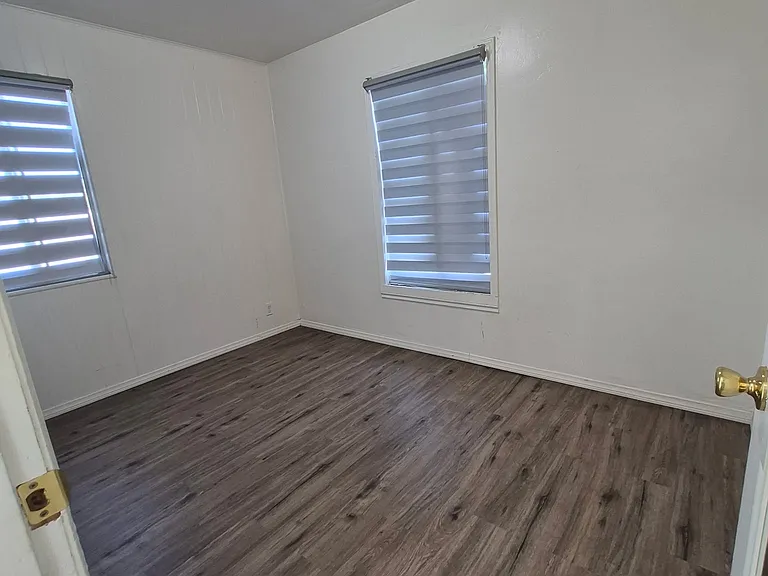 1441 E Jackson St — Photo 3