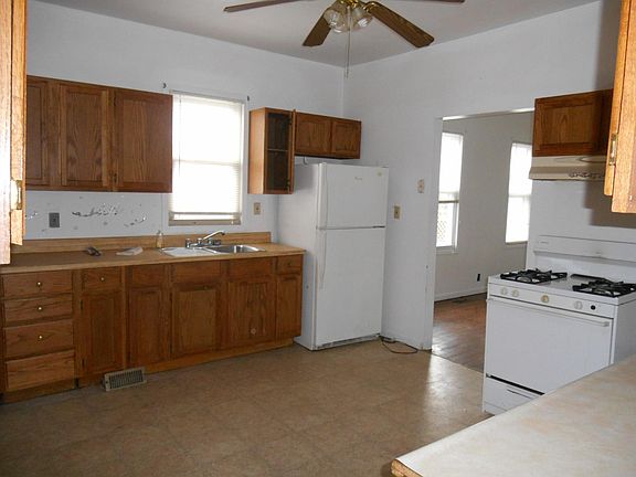 3rd image of 3892 Norwalk St