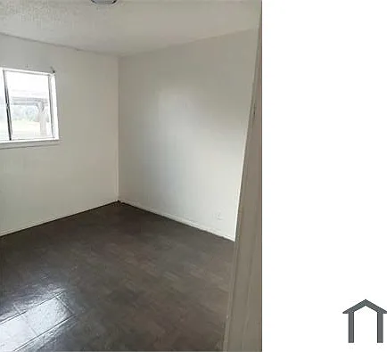 1202 E Houston St — Photo 8