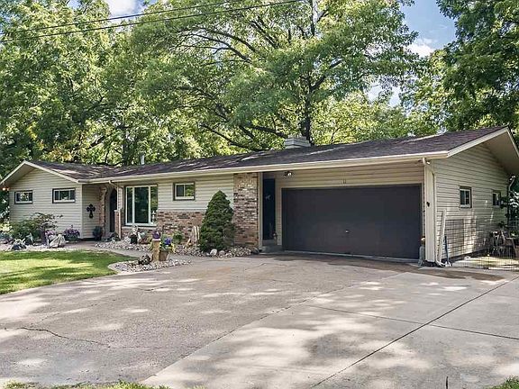 3rd image of 11 Hilltop Dr