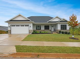 875 Mildred Dr, Marengo, IL 60152