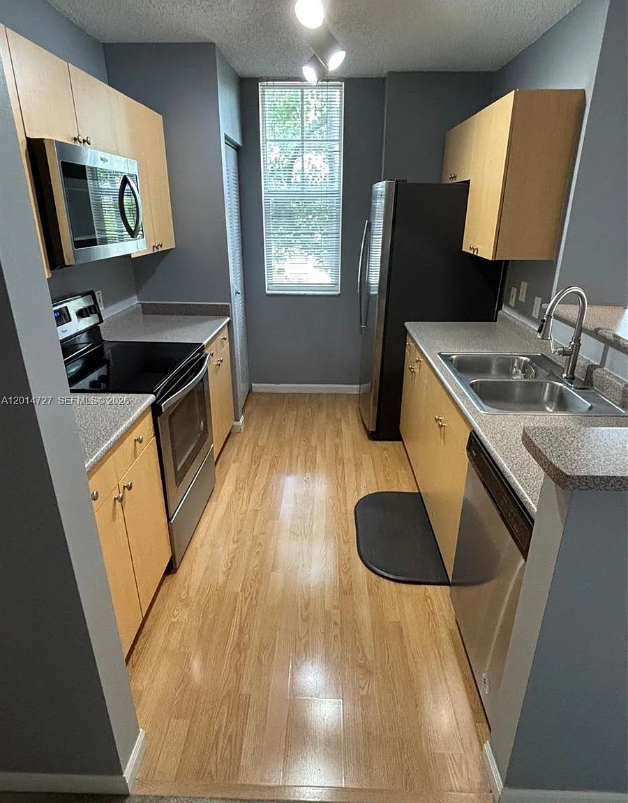 Regent Park Condo — Photo 4
