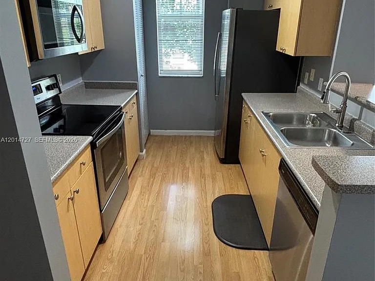 1900 Van Buren St #214B — Photo 4