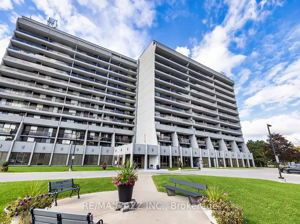 92 Church St S #Penthouse 4, Ajax, ON L1S 6B4