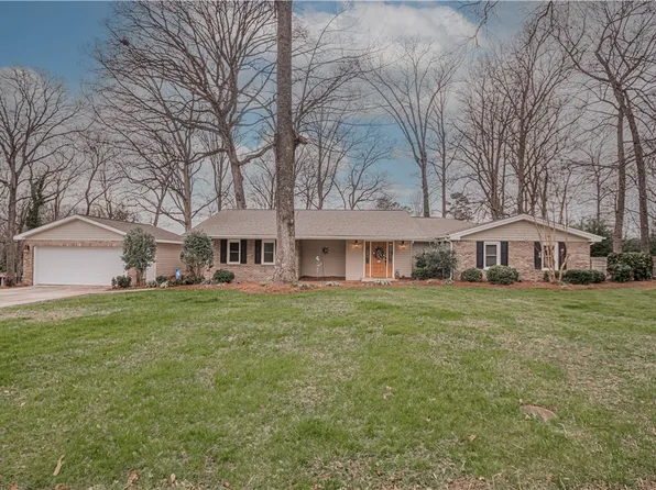 104 Robinall Dr, Easley, SC 29642