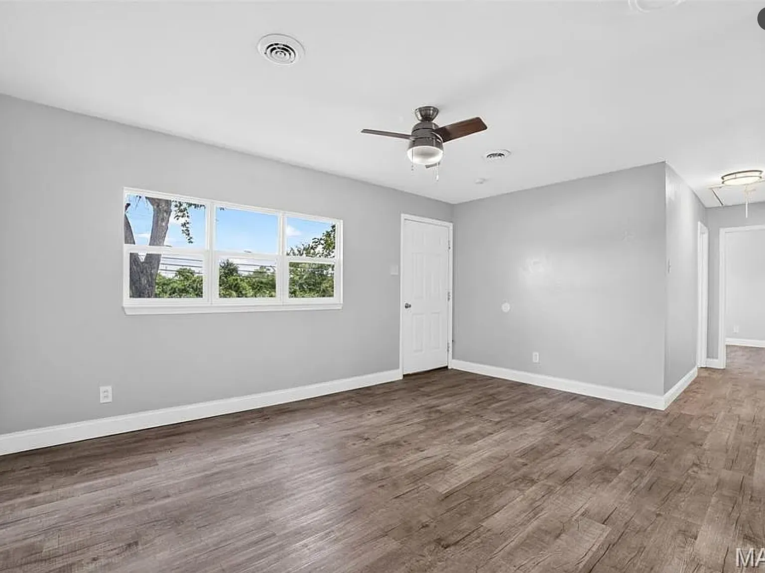 3 bed, 864 sqft, $1,725 — Photo 2