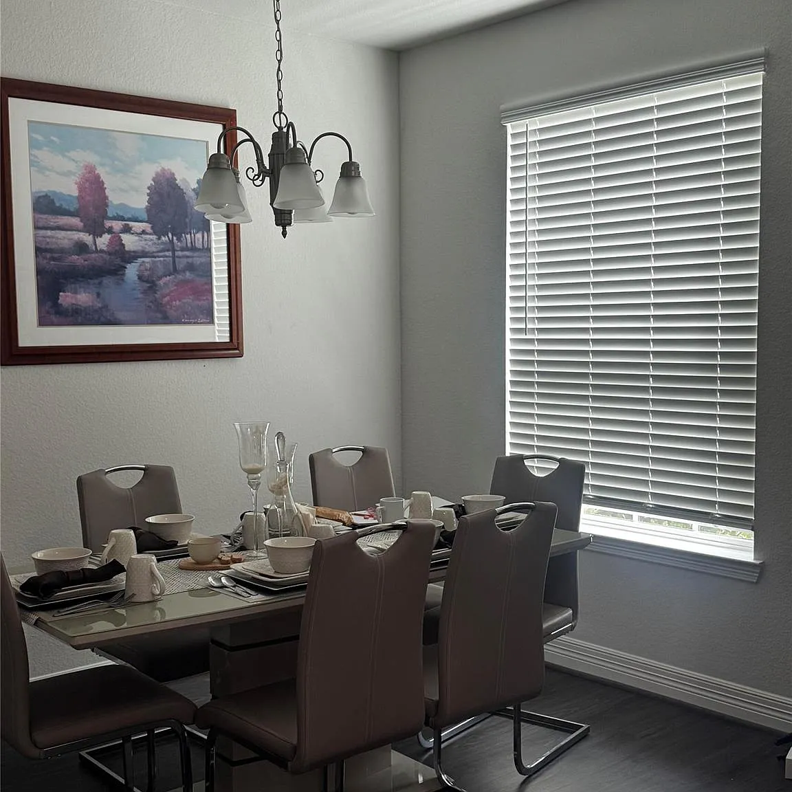 4 bed, 3.0 bath, 2401 sqft, $3,500 — Photo 2