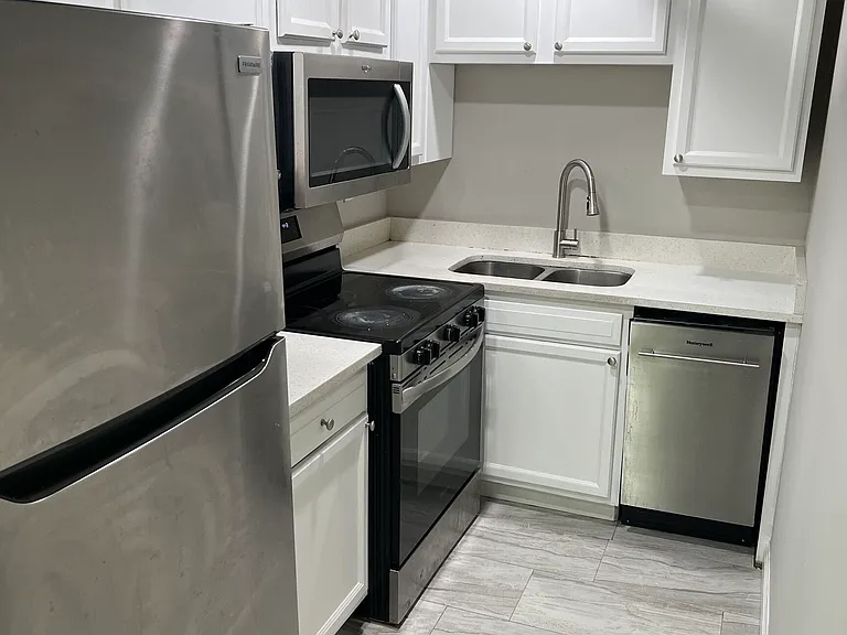 1255 Pine Ave #3 — Photo 1