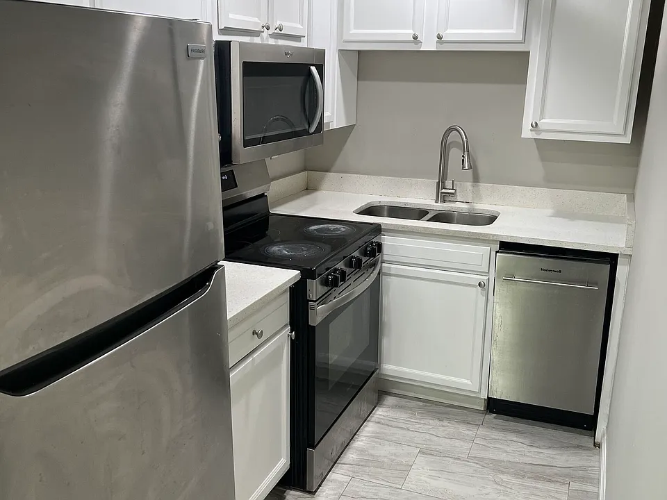 1255 Pine Ave #3