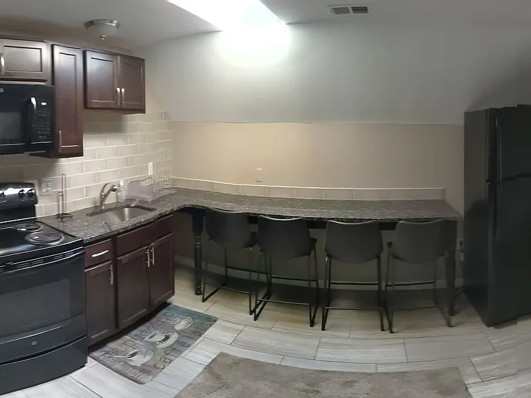 1335 Hill St — Photo 7
