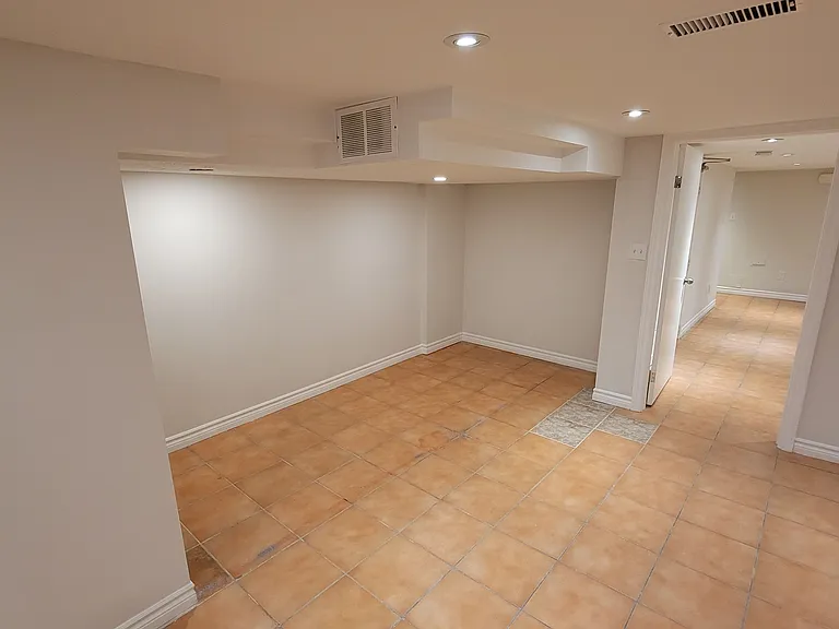 190 Lauder Ave #BASEMENT — Photo 9