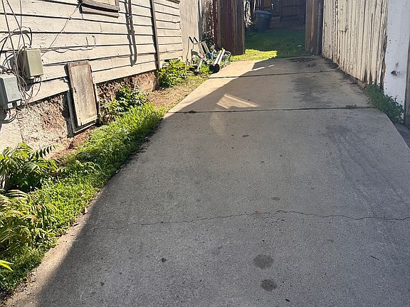 3rd image of 126 W 7th Ave