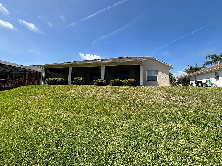 20 Clarendon Ct N — Photo 32