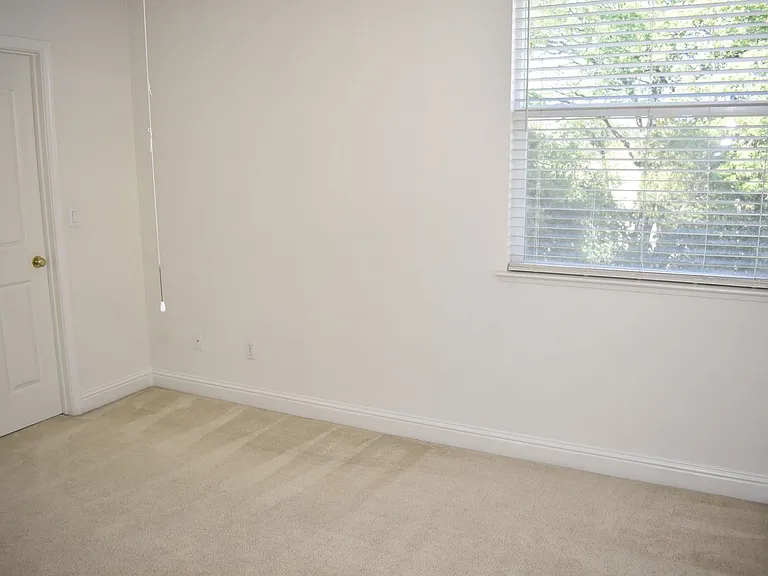 630 Rogers Cir — Photo 25