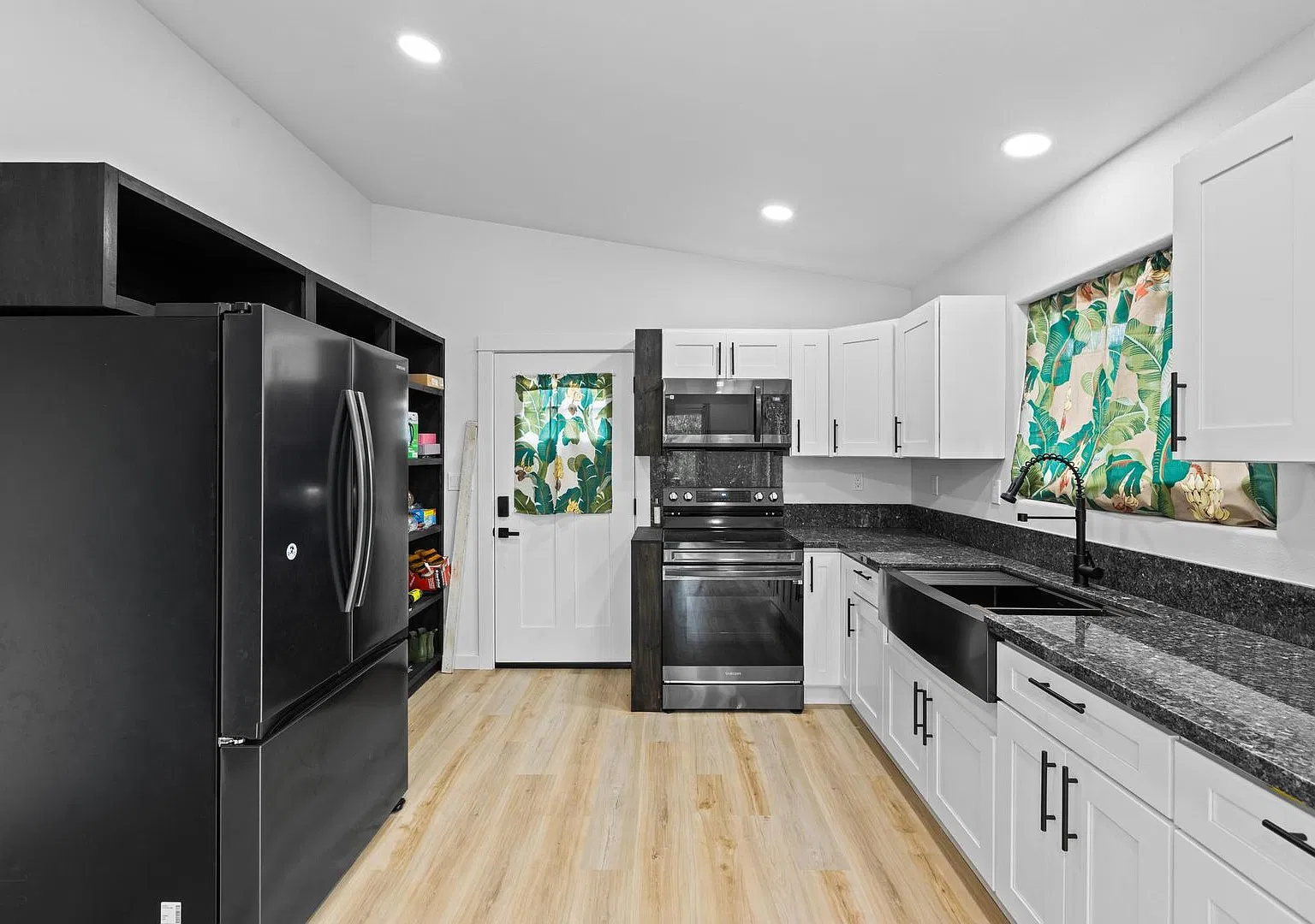Available November 1 | 2-Bedroom, 1-Bath Home In Ainaloa | Yard Maintenance Included | $2,100/Month — Photo 4