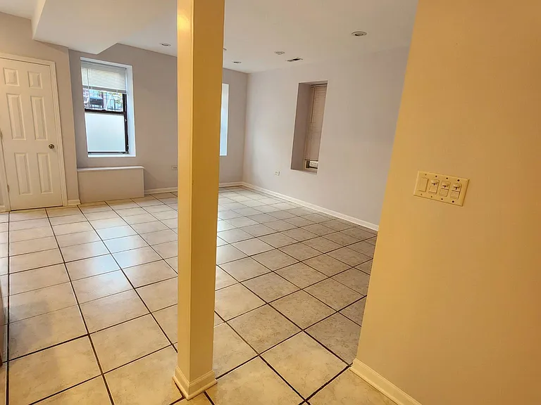 1542 N Talman Ave #1 — Photo 3