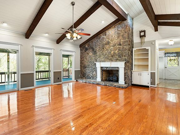 5th image of 191 King Arthur Ct NW