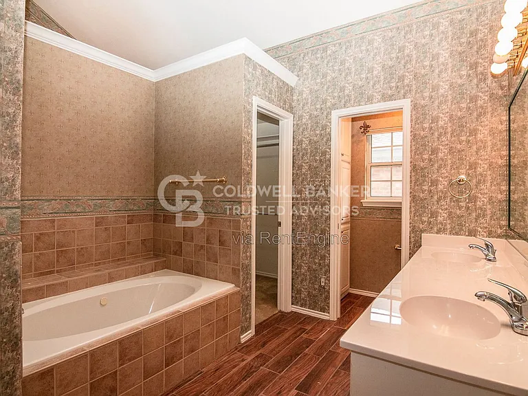 5007 104th St — Photo 13