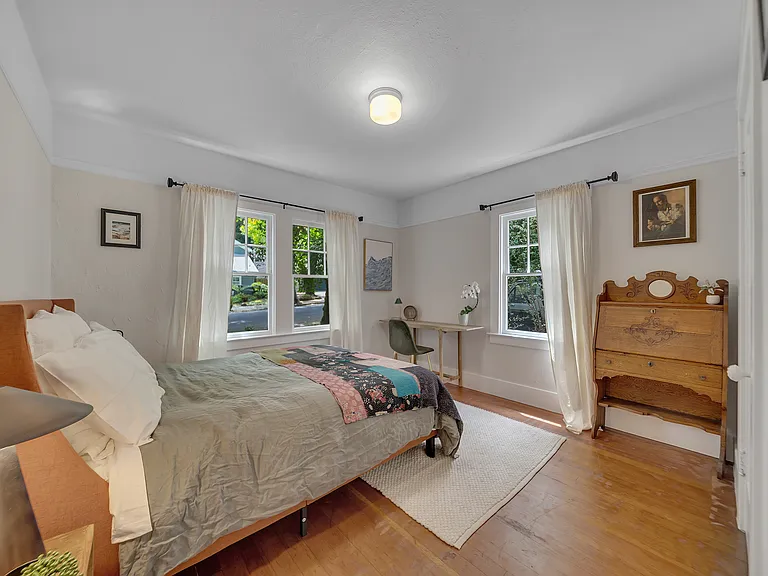 111 C St — Photo 12