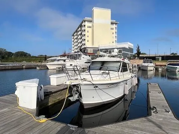 800 Whitwam Dr #37, Saint Joseph, MI 49085