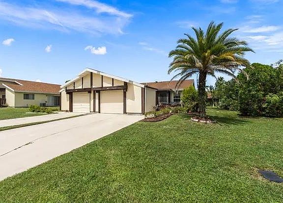 3rd image of 1486 SE Larkwood Cir