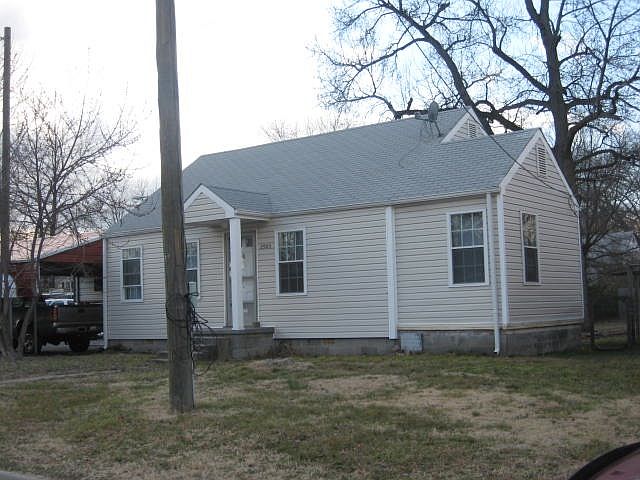 2nd image of 2903 Oaklawn Blvd