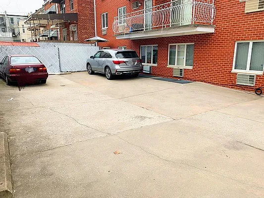 Sold by Remax Edge | media 13