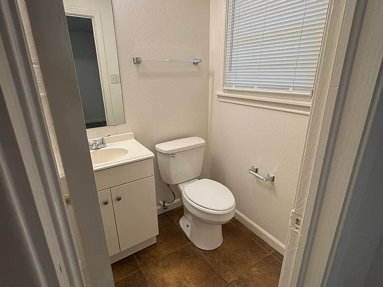 1601 Graham Dr — Photo 8