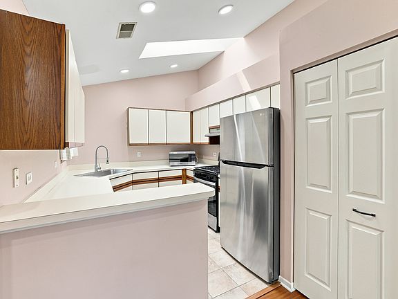 5th image of 1037 Rockport Dr