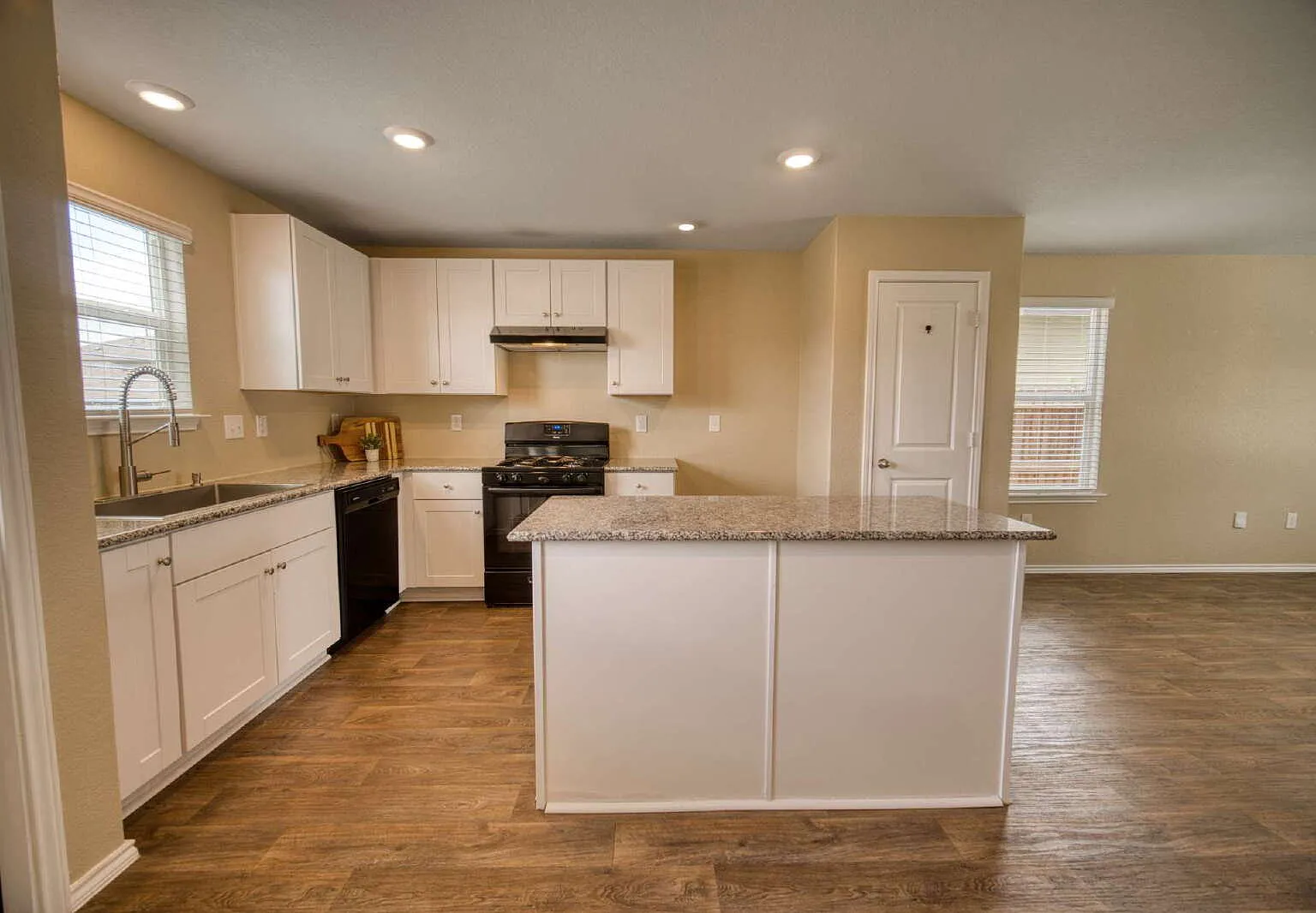 3 bed, 2.5 bath, 1512 sqft, $1,750 — Photo 4