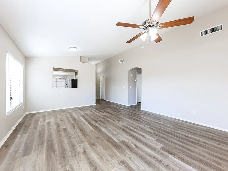 2310 E Morrow Dr — Photo 6