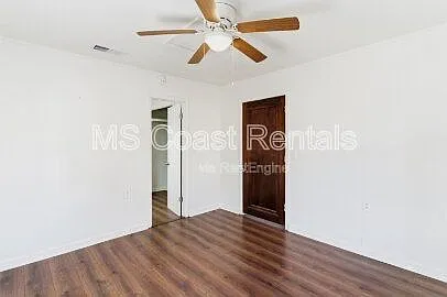 20 Martha Ave — Photo 17