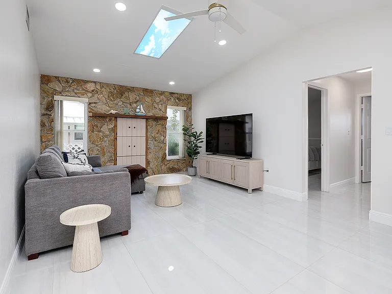 158 Norman St — Photo 11