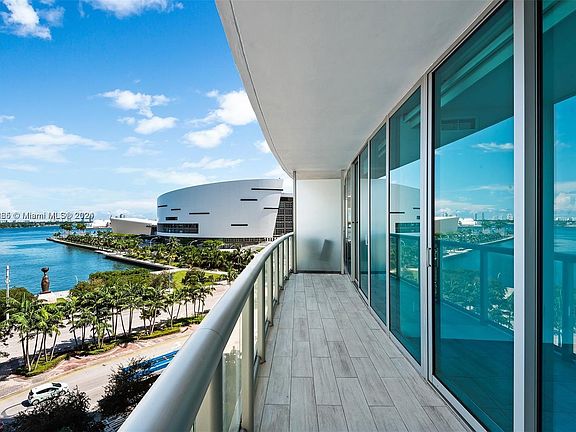 2nd image of 888 Biscayne Blvd APT 611