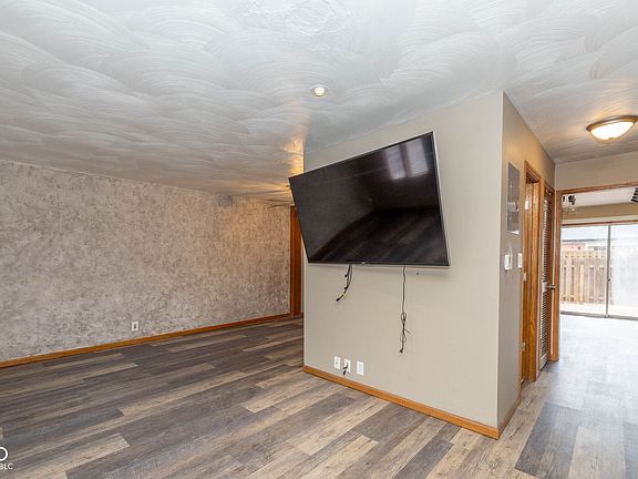 4th image of 1156 Canterbury Sq N