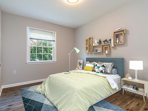 Staged 3rd bedroom