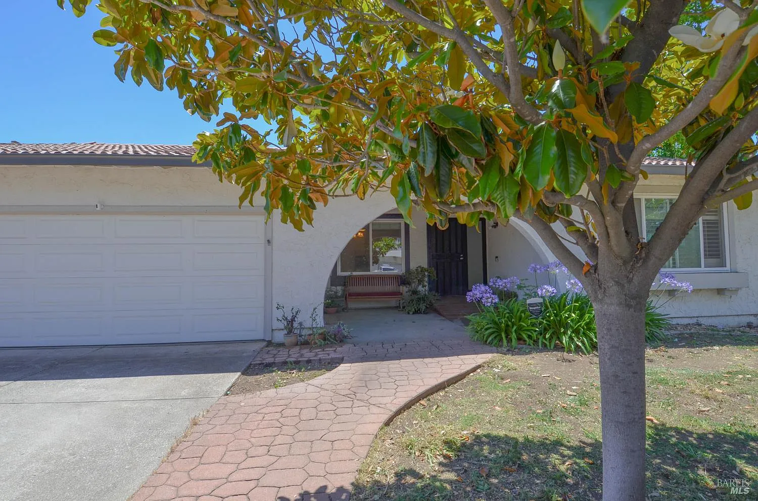 5 bed, 2.5 bath, 1962 sqft, $3,950 — Photo 2
