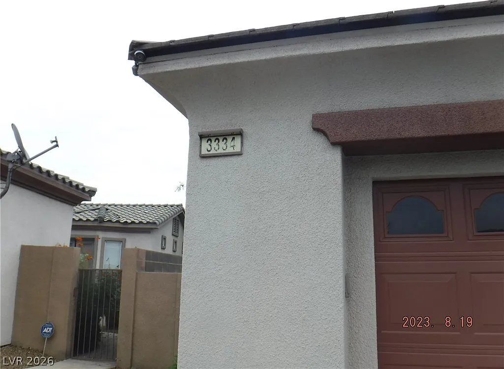 3 bed, 2.5 bath, 2376 sqft, $3,250 — Photo 1