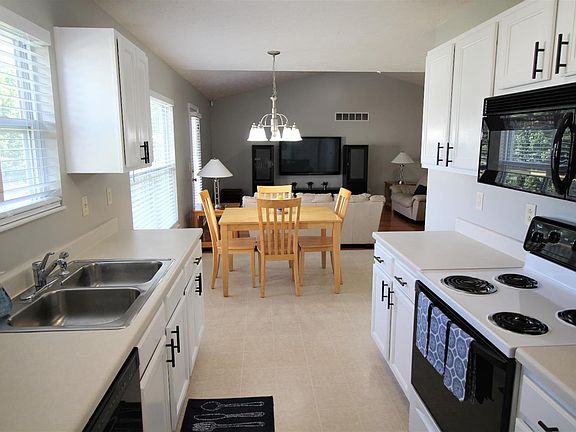 3rd image of 6403 Walden Ponds Cir