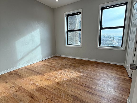 5th image of 49 Milford Ave #12L