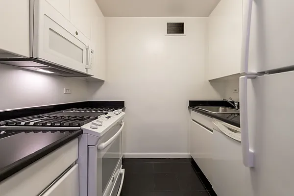 Rented by Solow Realty | media 40