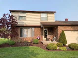34 Rollingwood Dr, Lancaster, NY 14086