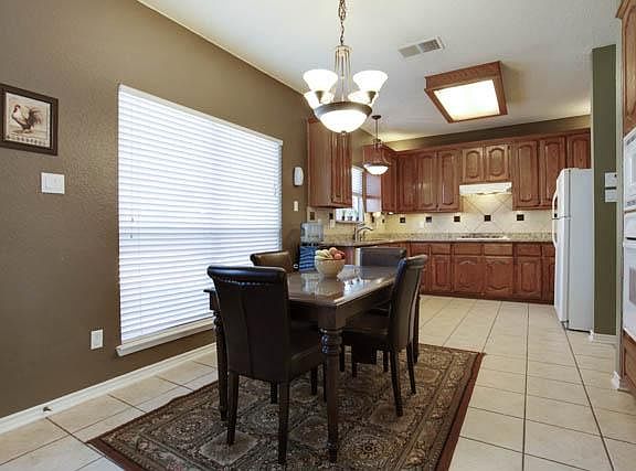 3rd image of 209 Thomas Dr