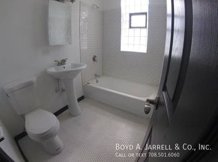 68 E 57th St, Chicago, IL 60637