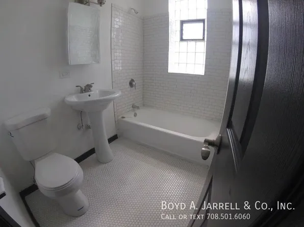 68 E 57th St, Chicago, IL 60637