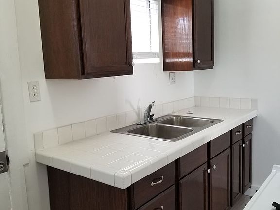 4th image of 2213 Cabrillo Ave APT D