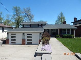 5525 Island Dr NW, Canton, OH 44718