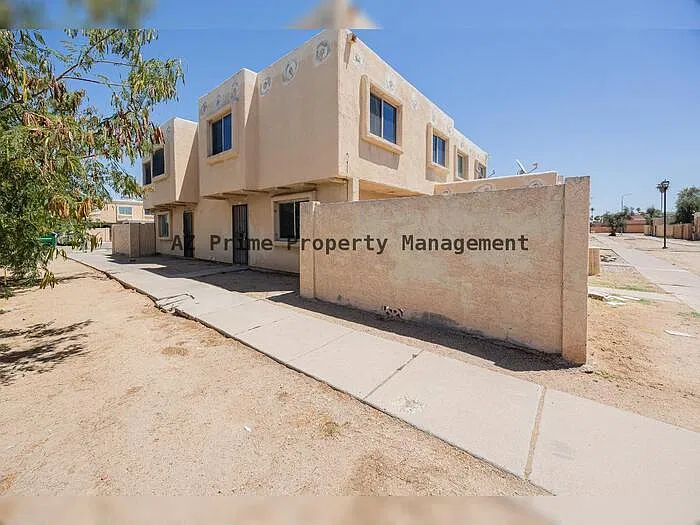 2 bed, 1.5 bath, 1090 sqft, $1,395 — Photo 1